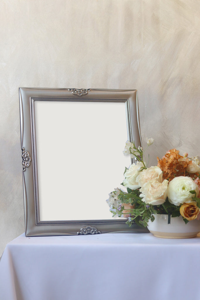 Traditional Silver Frame 11"x14" | RENTAL